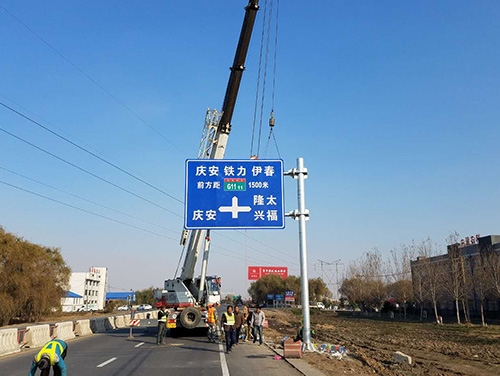 苏州苏州道路护栏网网片该如何进行正确的选购呢？